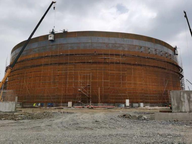 石化四建完成大连恒力石化15万立方米储罐首台储罐焊接