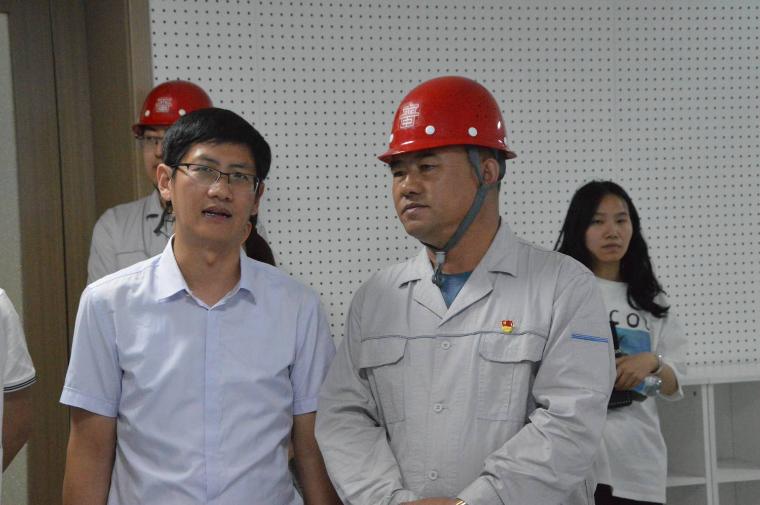 钟山县石龙镇：强大特征工业复兴村庄