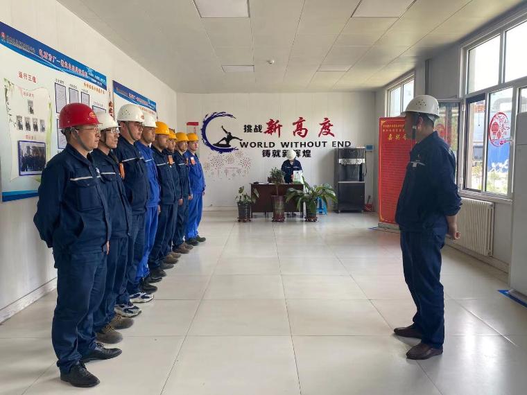 戴臂章亮身份促安全神木煤化工电化公司开展安全员臂章佩戴活动