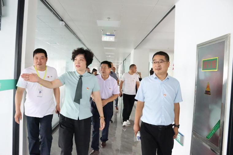 新沂市委两新工委副书记李想一行莅临利民化学参观交流