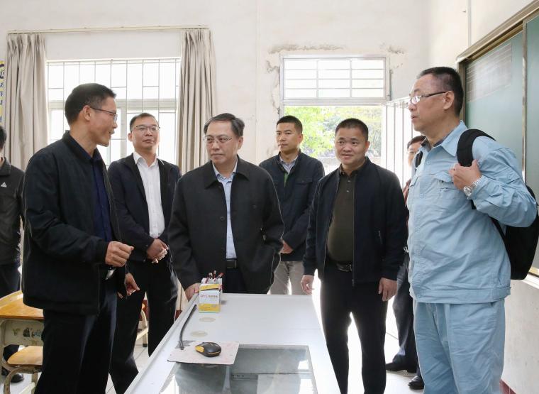 慰问老党员阳春市副市长冯帮邢,广州石化相关部门负责人,八甲镇,峰高